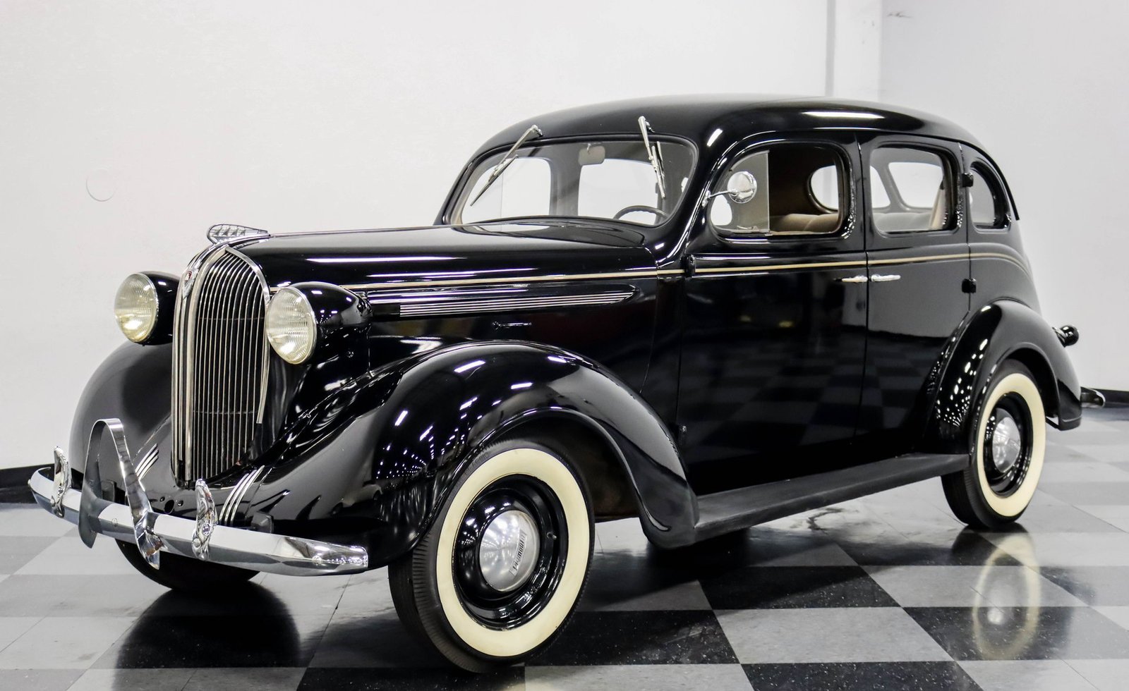Plymouth 1938 Sedan de luxo com 4 portas - Imagem 34