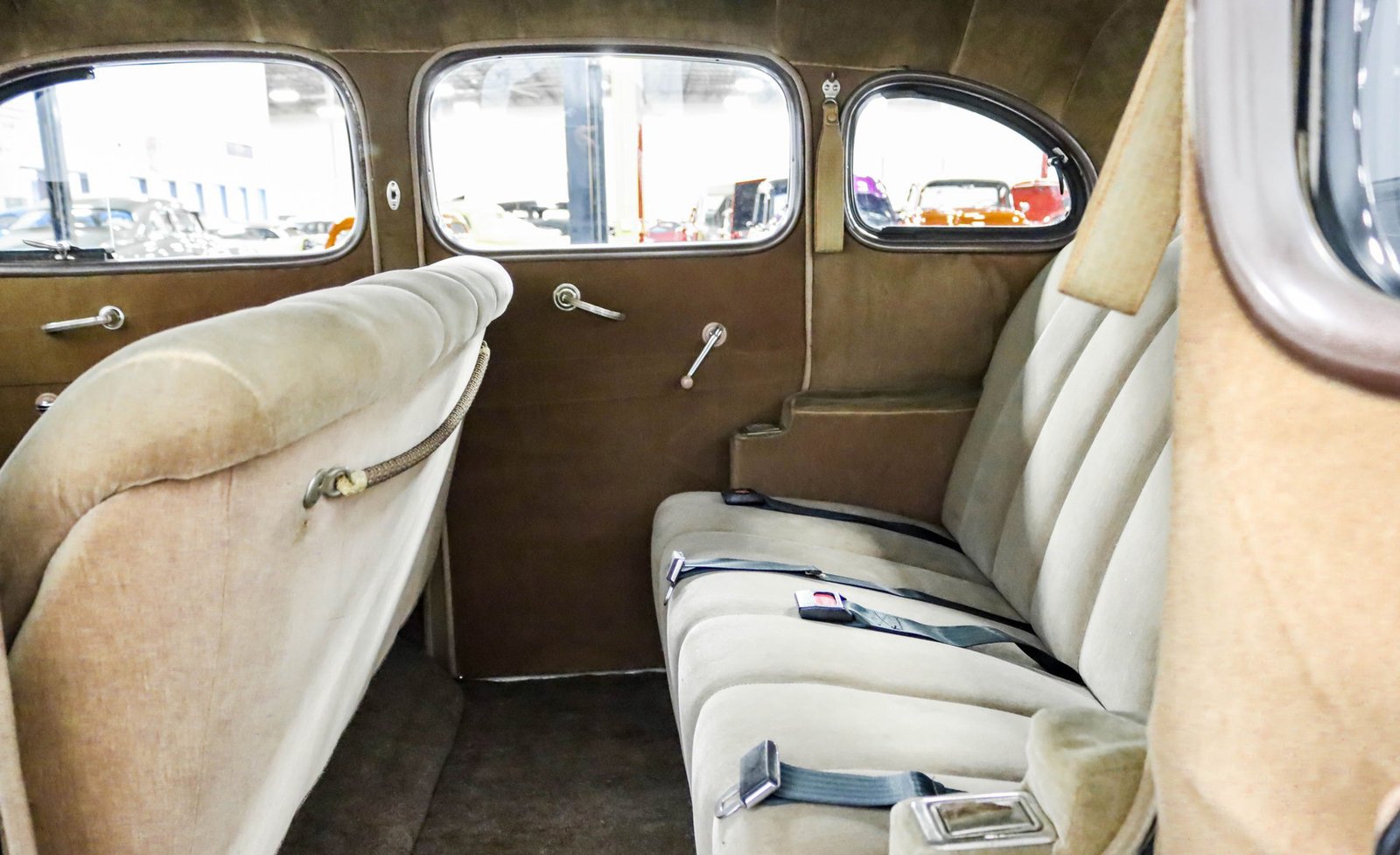 Plymouth 1938 Sedan de luxo com 4 portas - Imagem 7