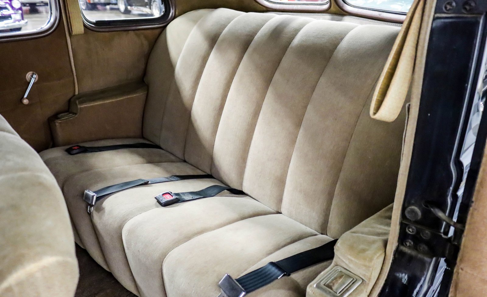 Plymouth 1938 Sedan de luxo com 4 portas - Imagem 6