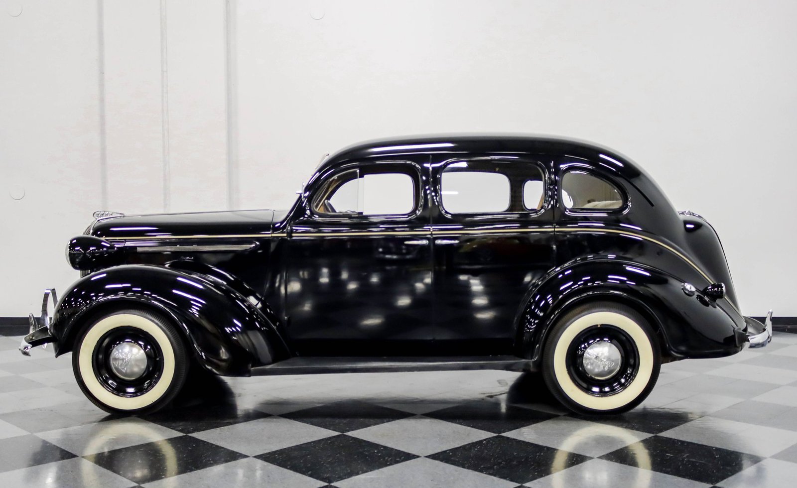 Plymouth 1938 Sedan de luxo com 4 portas - Imagem 33