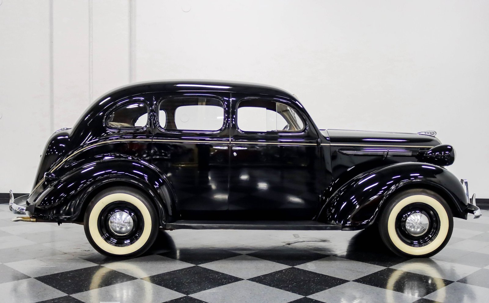 Plymouth 1938 Sedan de luxo com 4 portas - Imagem 28