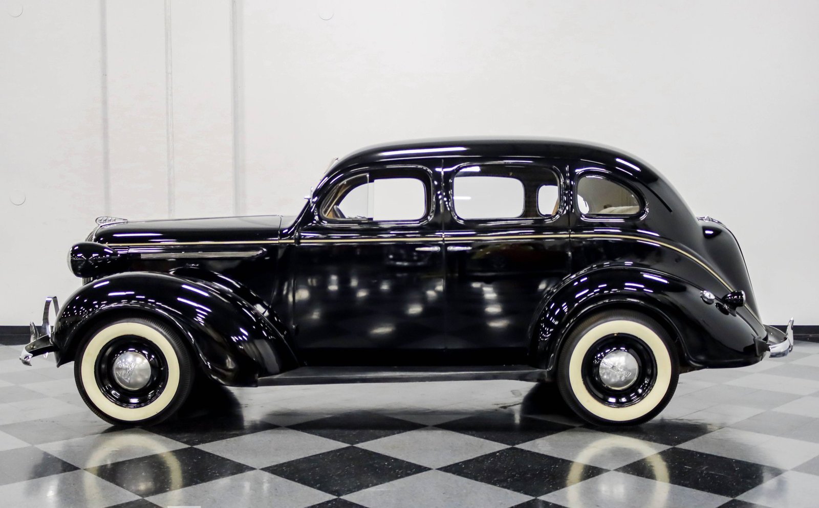 Plymouth 1938 Sedan de luxo com 4 portas - Imagem 37