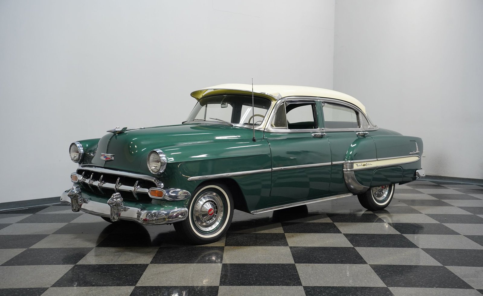 Chevrolet 1954 Bel Air Sedan de 4 portas - Imagem 32