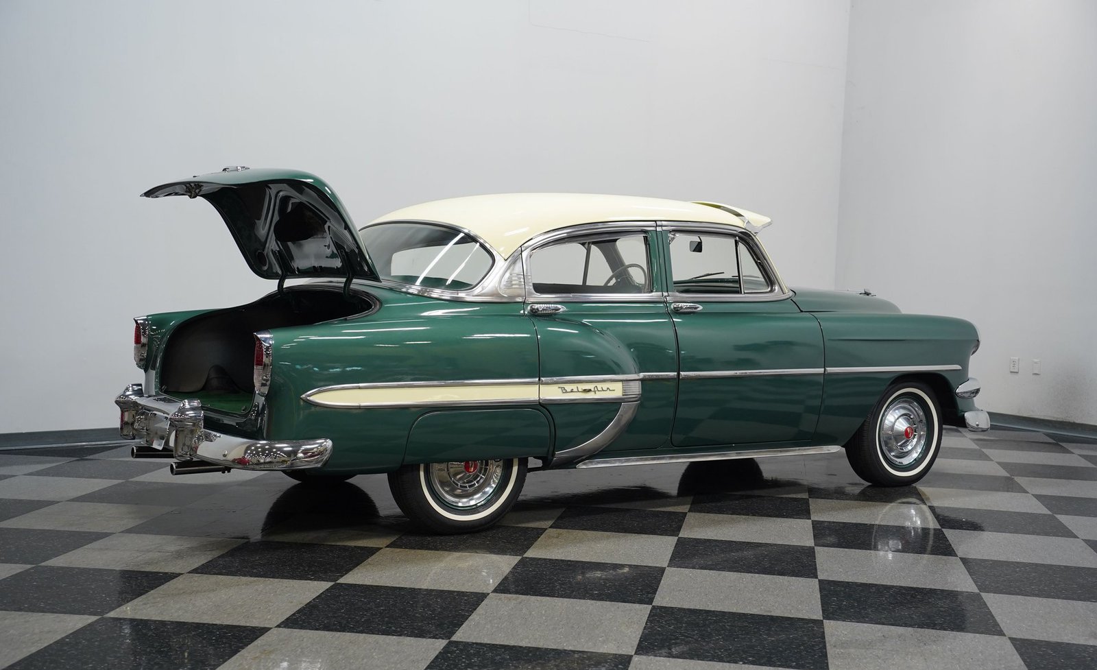 Chevrolet 1954 Bel Air Sedan de 4 portas - Imagem 3