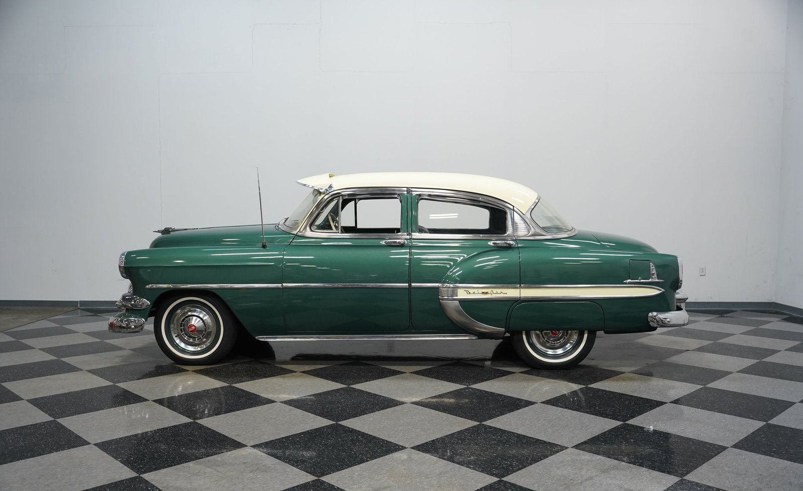 Chevrolet 1954 Bel Air Sedan de 4 portas - Imagem 30