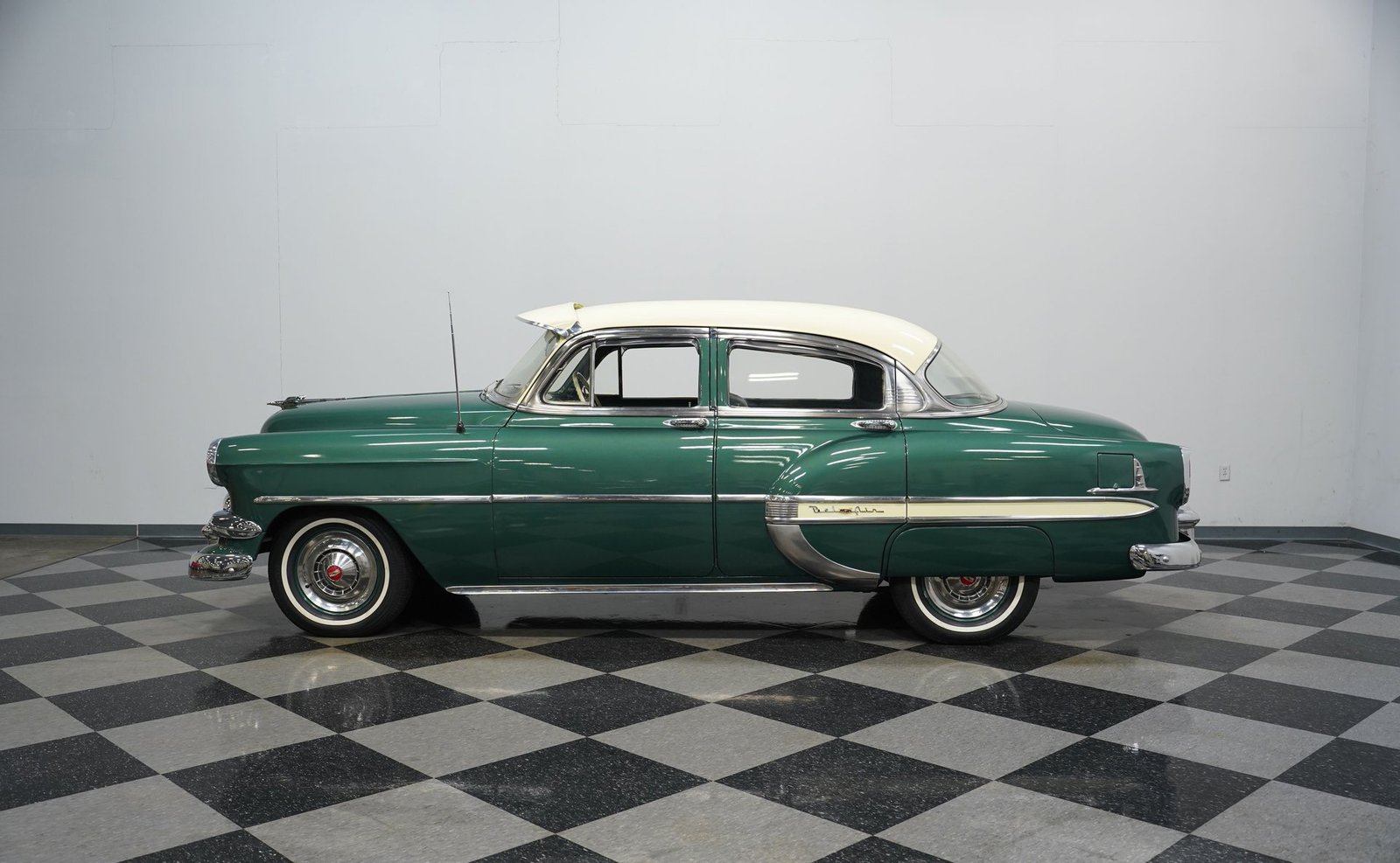 Chevrolet 1954 Bel Air Sedan de 4 portas - Imagem 35