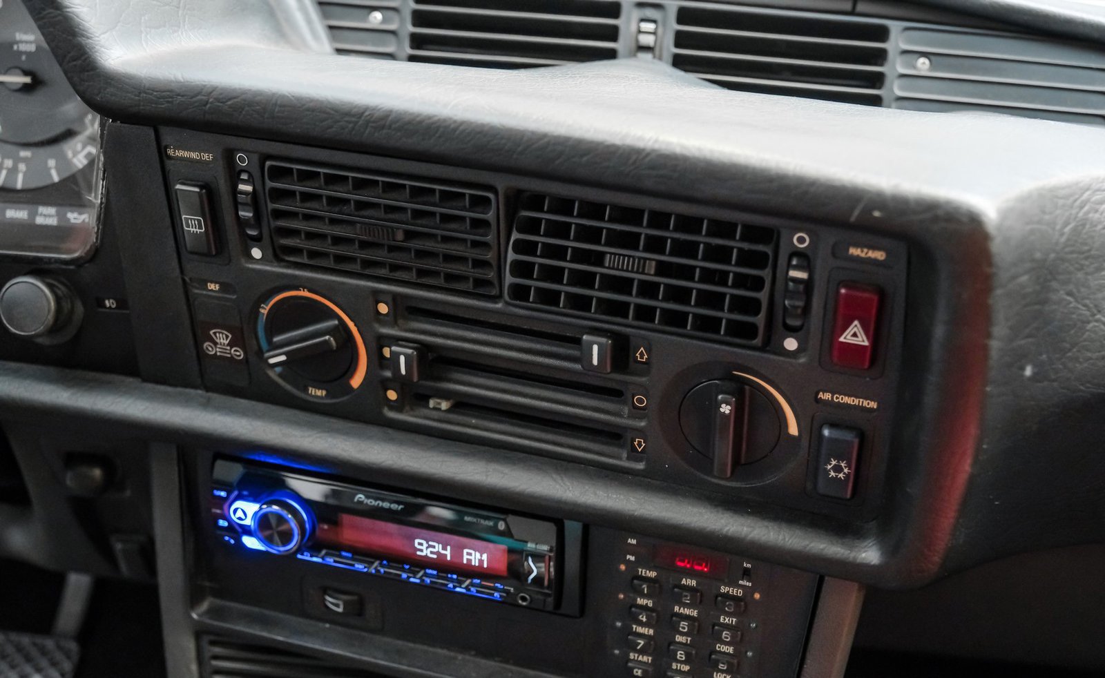 BMW 1983 633CSi - Imagem 12