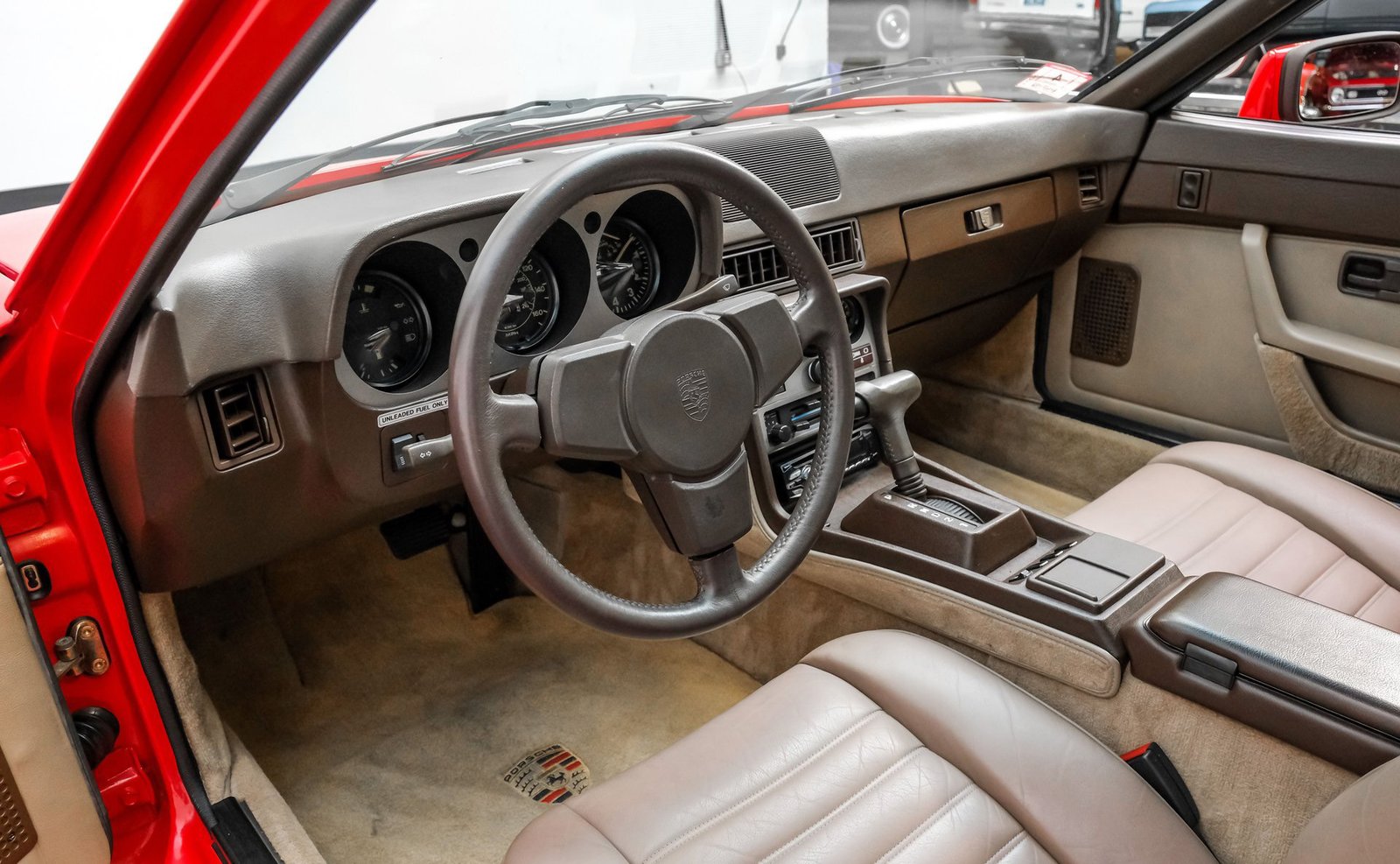 Porsche 1984 944 - Imagem 31