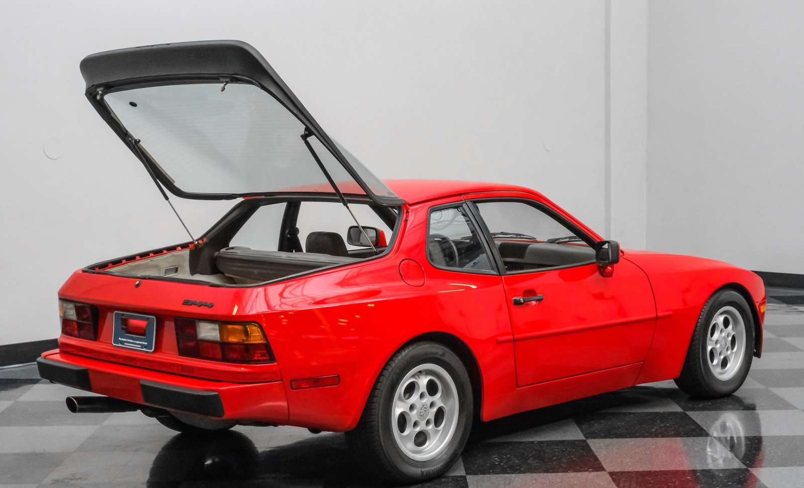 Porsche 1984 944 - Imagem 4
