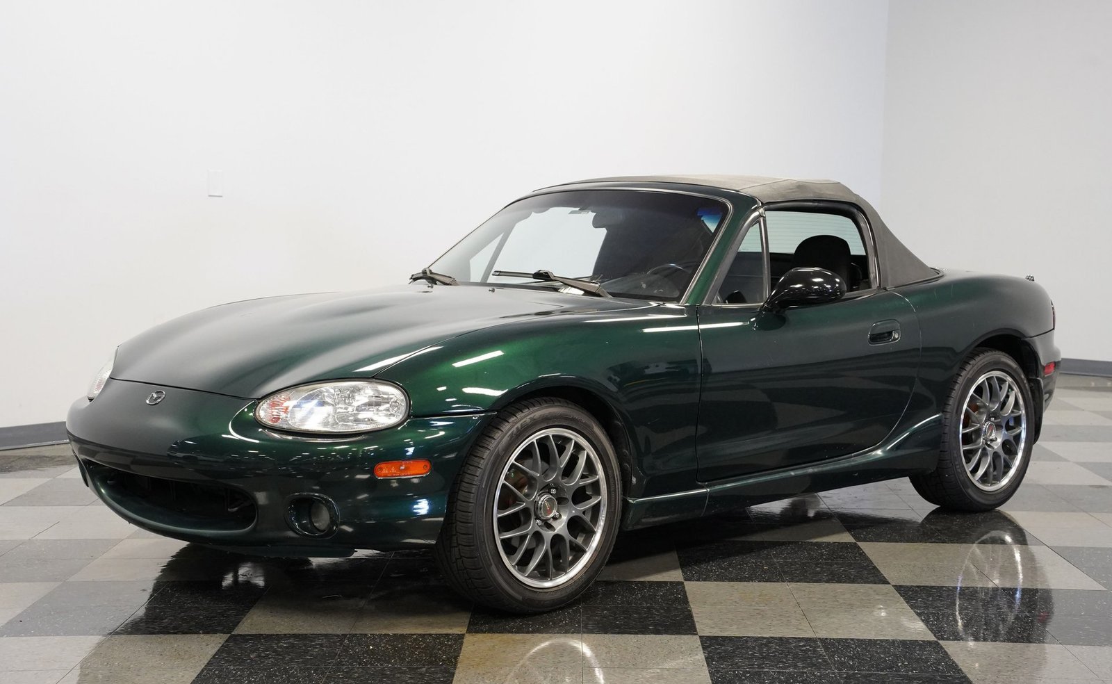 Mazda 1999 Miata MX-5 Conversível - Imagem 30