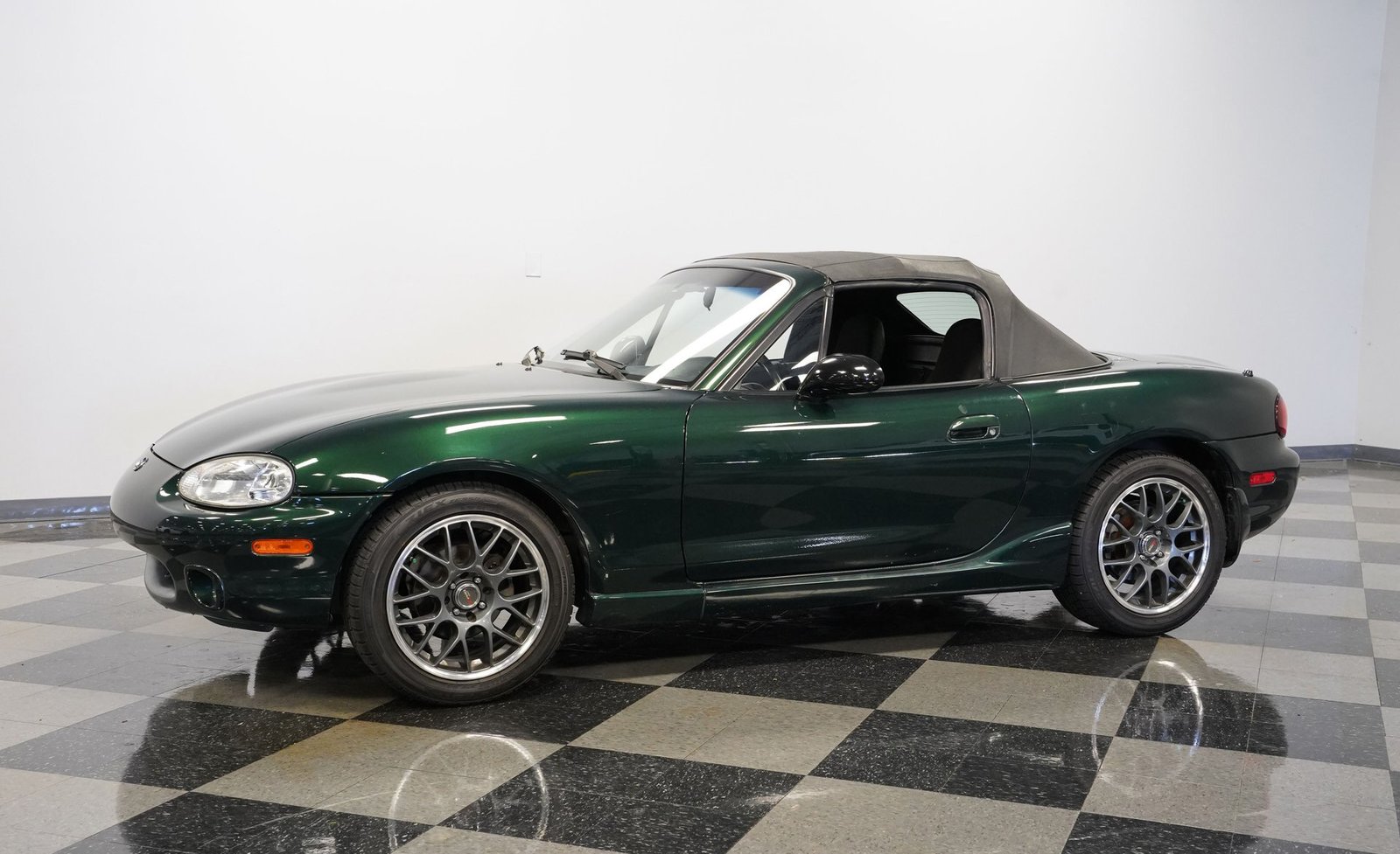 Mazda 1999 Miata MX-5 Conversível - Imagem 29