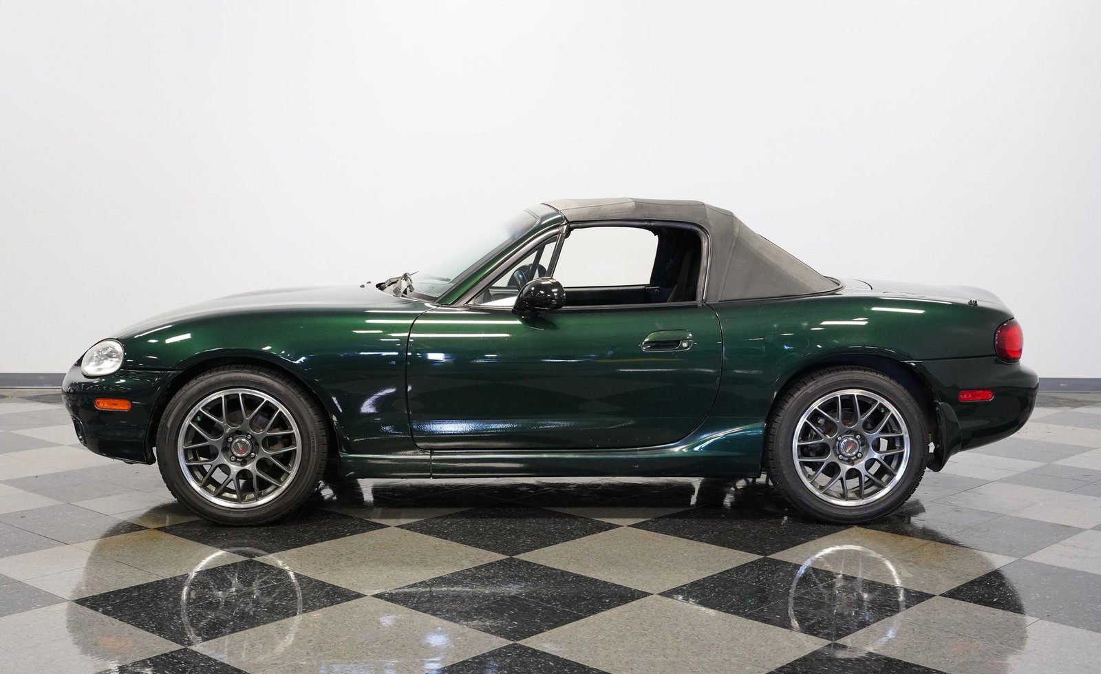 Mazda 1999 Miata MX-5 Conversível - Imagem 28