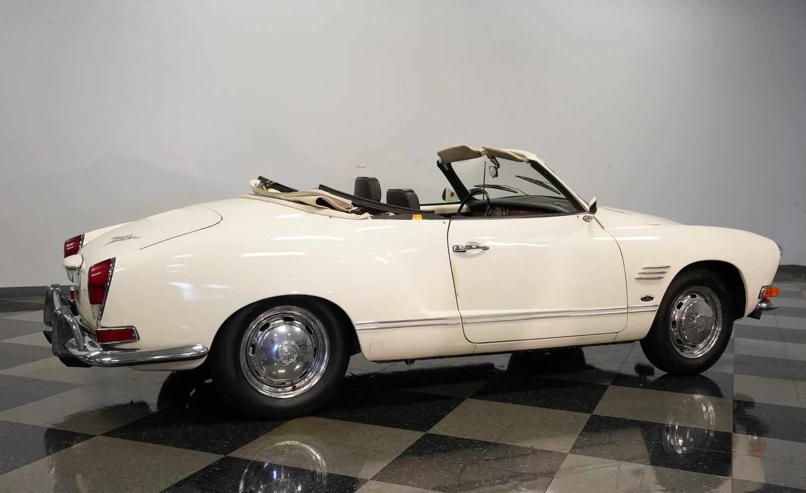Volkswagen de 1970 Karmann Ghia Conversível - Imagem 25