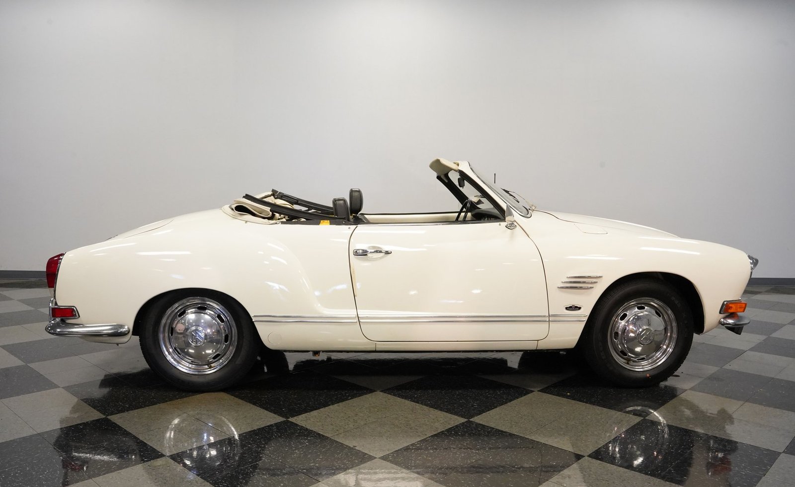 Volkswagen de 1970 Karmann Ghia Conversível - Imagem 24