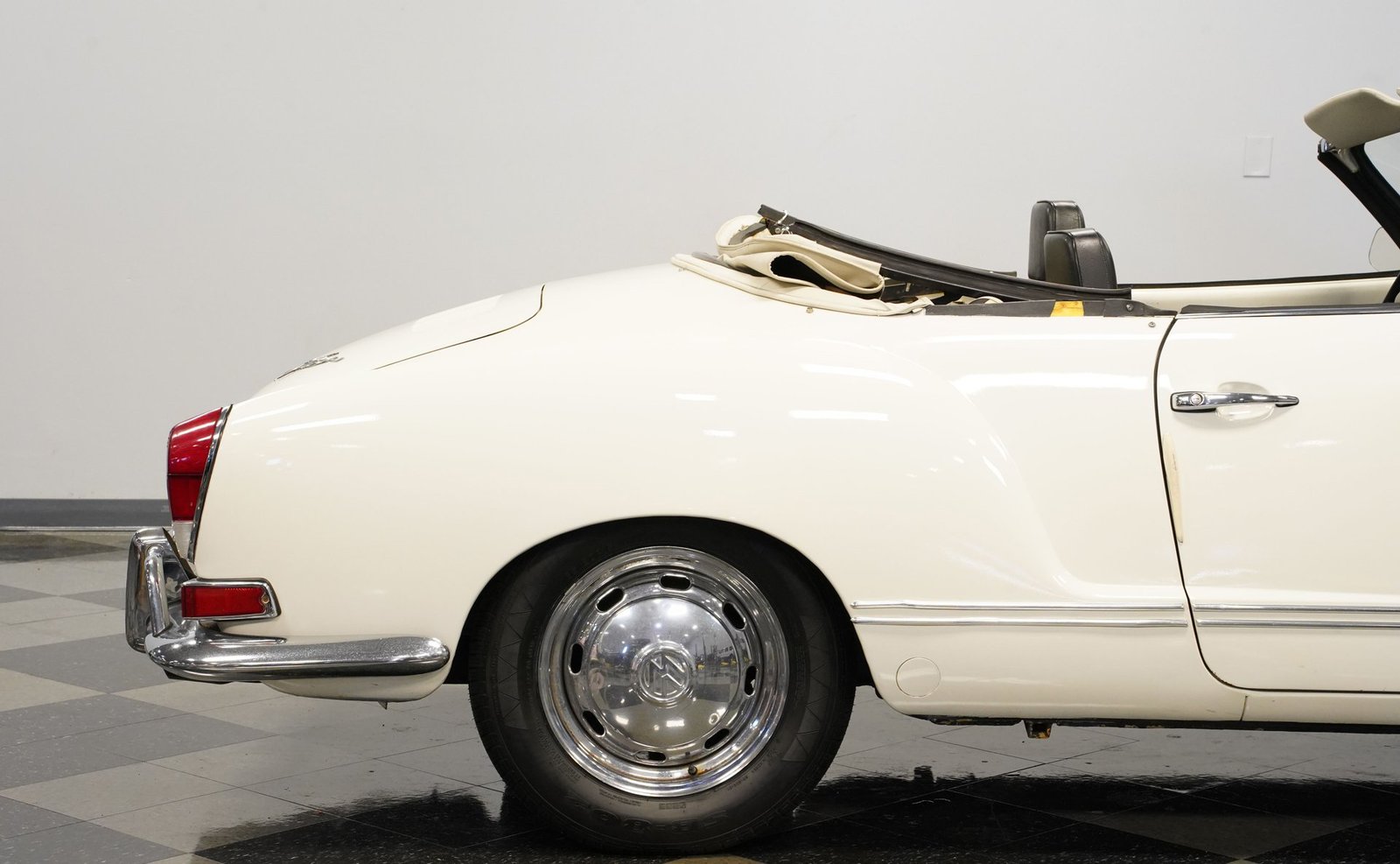 Volkswagen de 1970 Karmann Ghia Conversível - Imagem 16