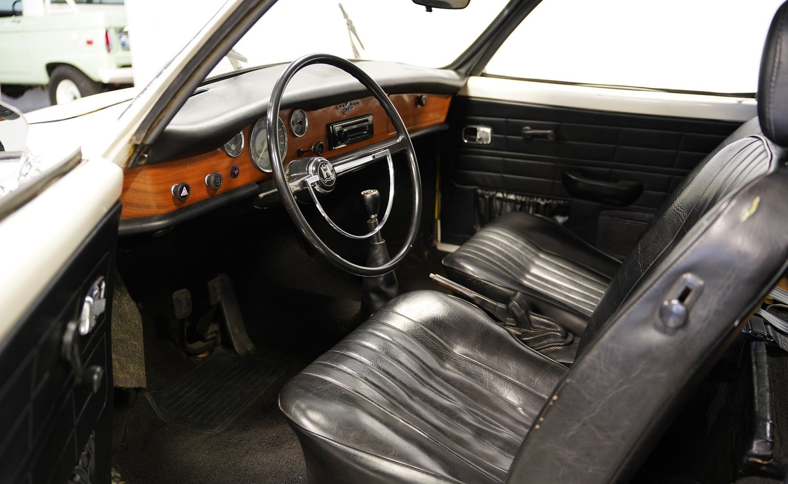 Volkswagen de 1970 Karmann Ghia Conversível - Imagem 33