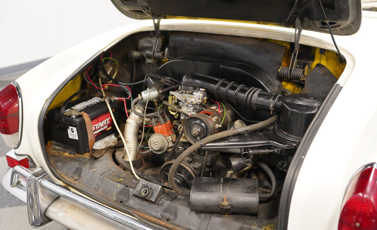 Volkswagen de 1970 Karmann Ghia Conversível - Imagem 14