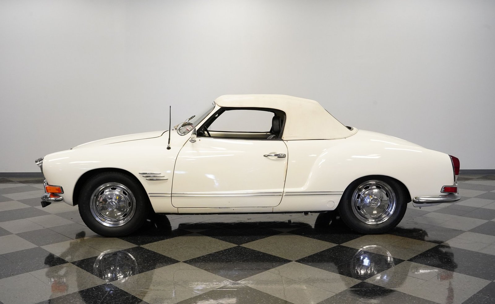 Volkswagen de 1970 Karmann Ghia Conversível - Imagem 30