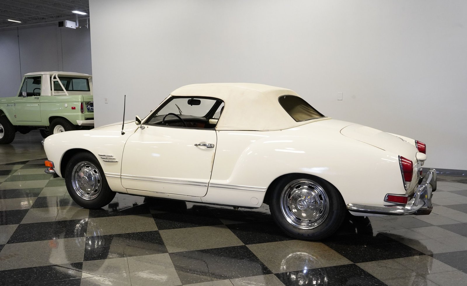 Volkswagen de 1970 Karmann Ghia Conversível - Imagem 29