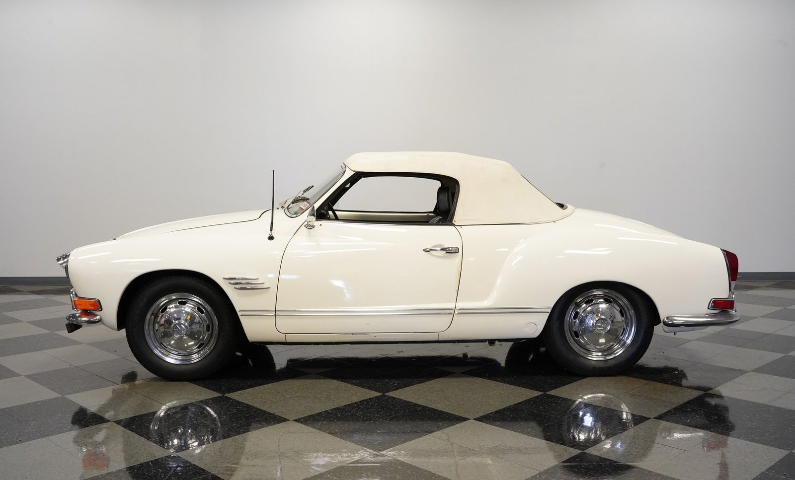 Volkswagen de 1970 Karmann Ghia Conversível - Imagem 35