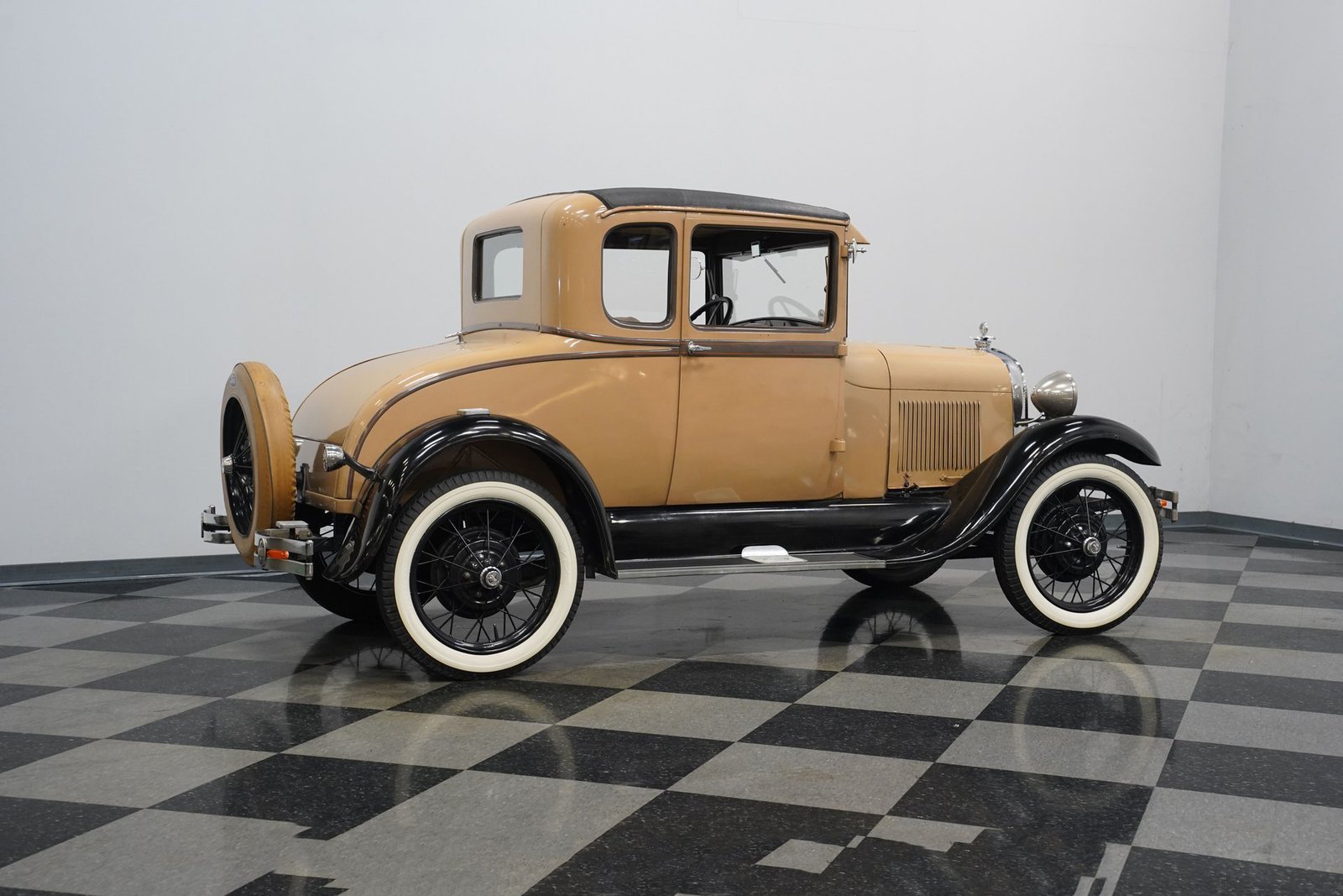 Ford 1929 Modelo A Coupé com Banco Traseiro - Imagem 21