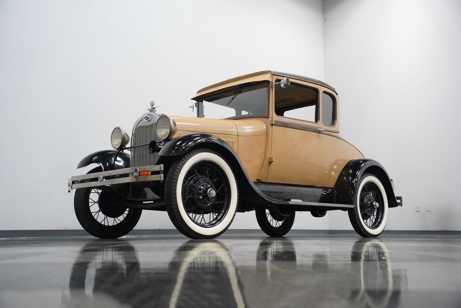 Ford 1929 Modelo A Coupé com Banco Traseiro - Imagem 14