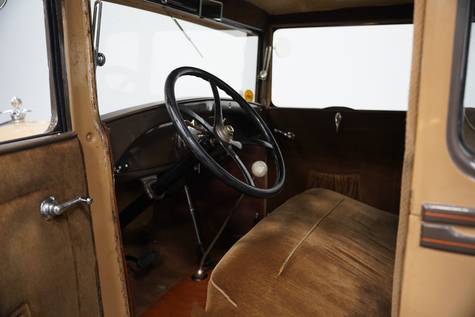Ford 1929 Modelo A Coupé com Banco Traseiro - Imagem 29