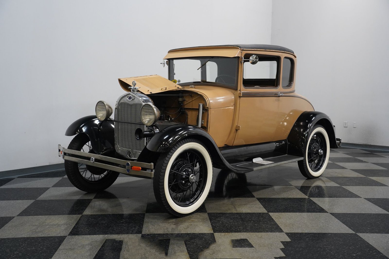Ford 1929 Modelo A Coupé com Banco Traseiro - Imagem 11