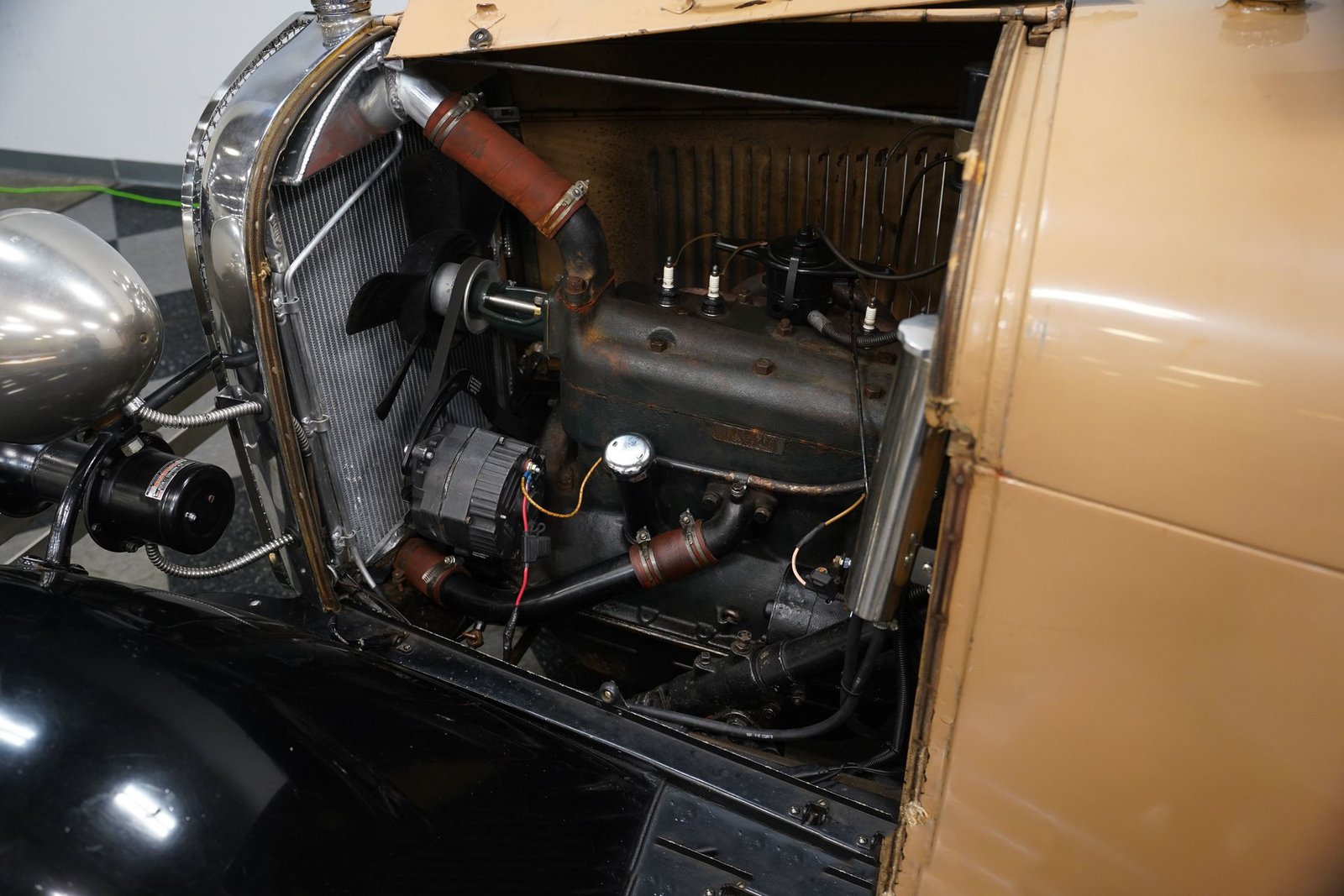 Ford 1929 Modelo A Coupé com Banco Traseiro - Imagem 10