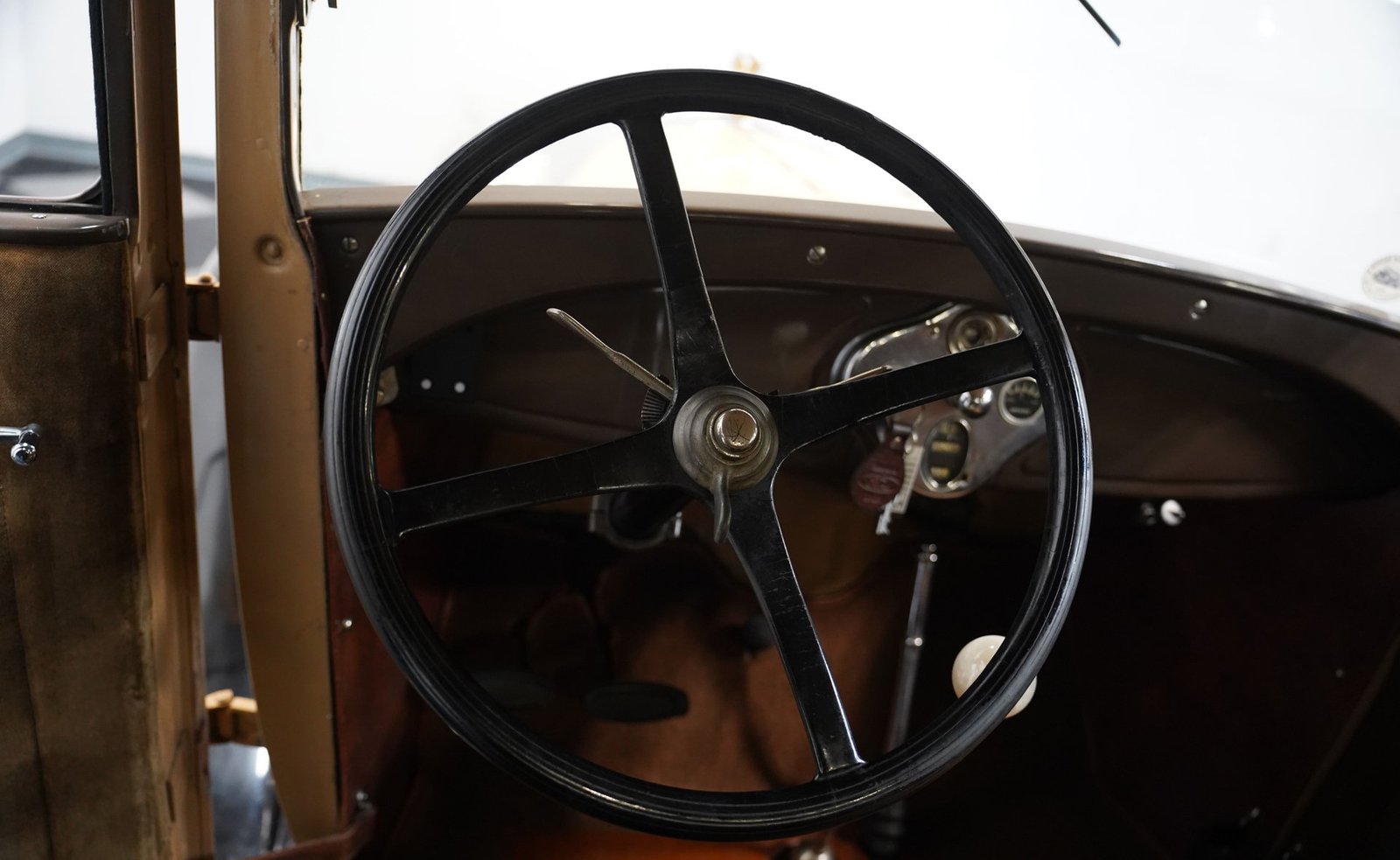 Ford 1929 Modelo A Coupé com Banco Traseiro - Imagem 7