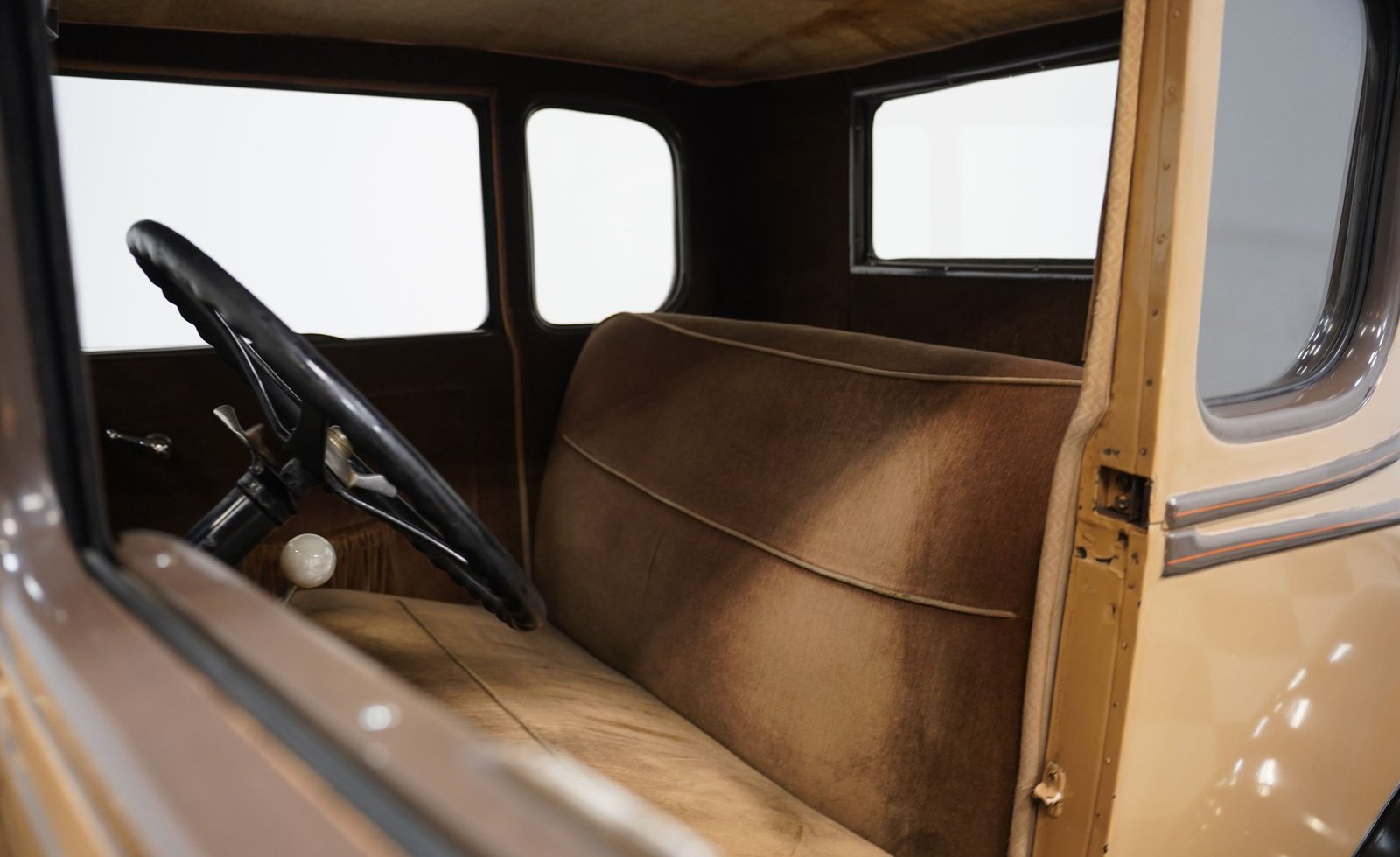 Ford 1929 Modelo A Coupé com Banco Traseiro - Imagem 6