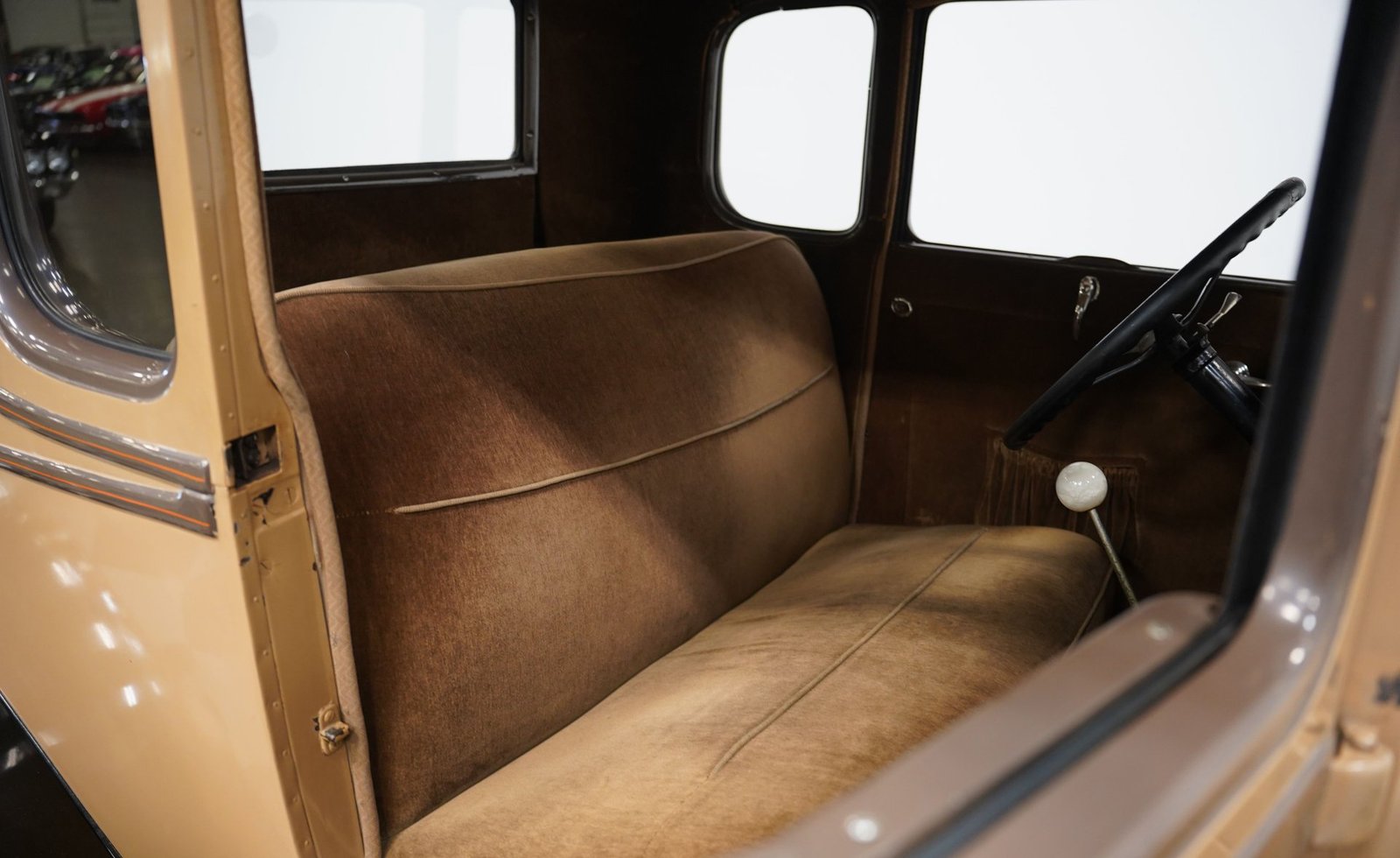 Ford 1929 Modelo A Coupé com Banco Traseiro - Imagem 5