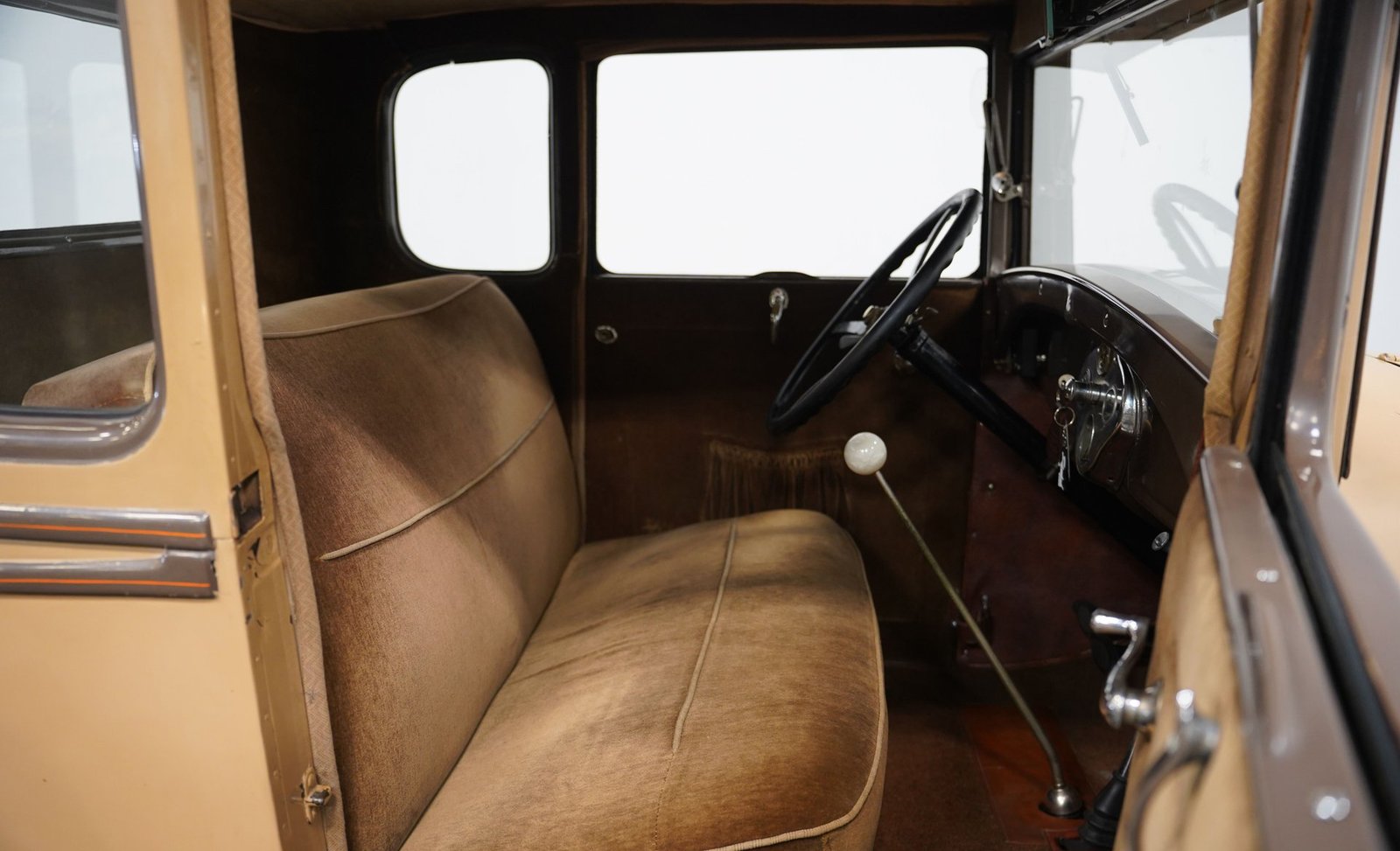 Ford 1929 Modelo A Coupé com Banco Traseiro - Imagem 4