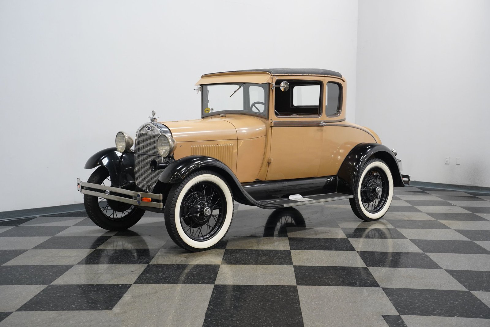 Ford 1929 Modelo A Coupé com Banco Traseiro - Imagem 28
