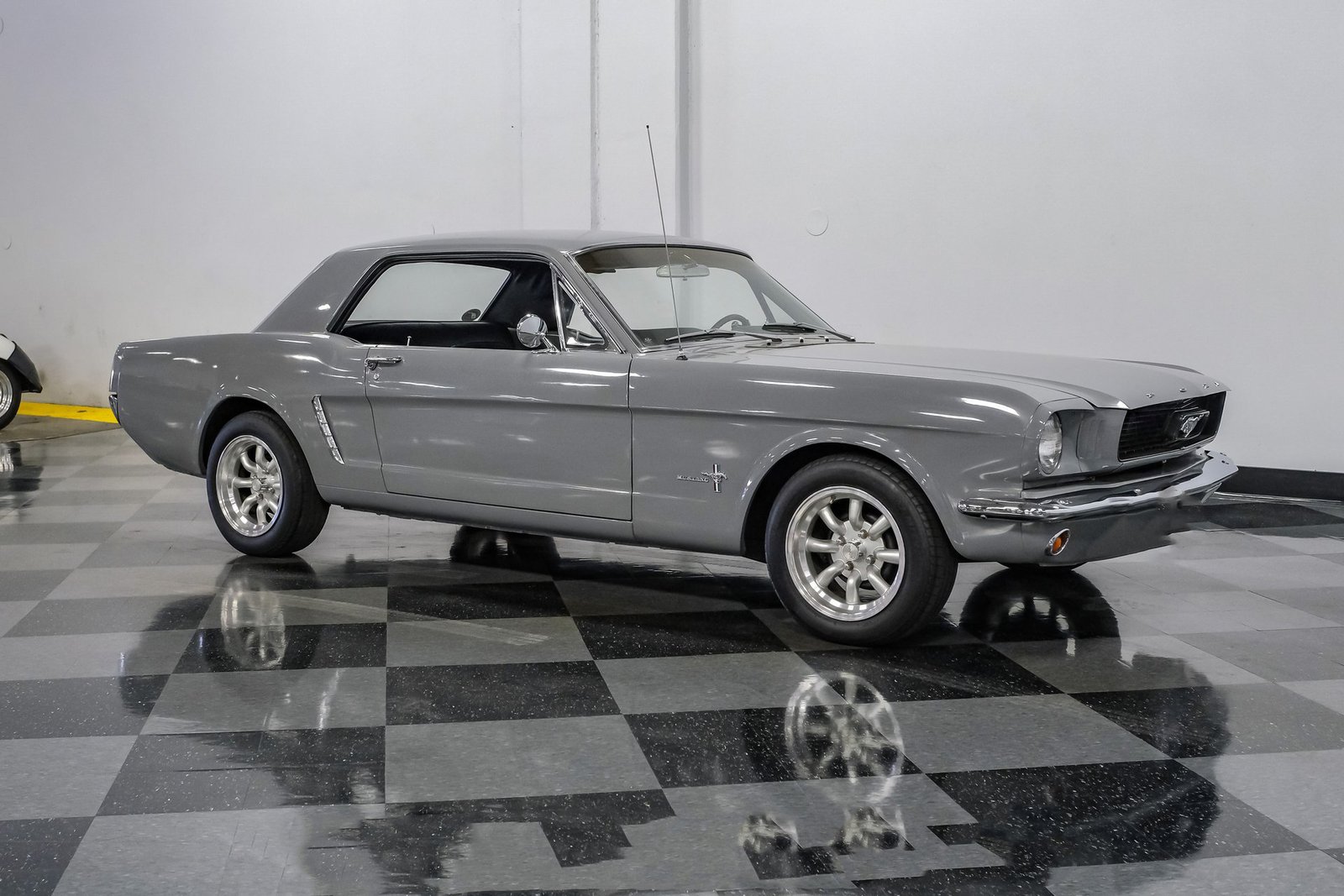 Ford 1965 Mustang - Imagem 4