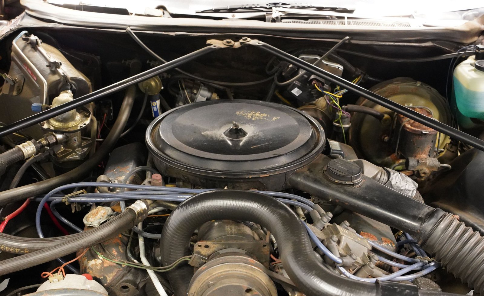 Cadillac 1976 Coupe DeVille - Imagem 16
