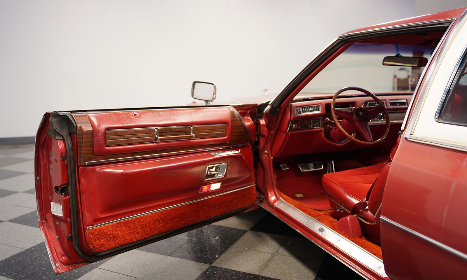 Cadillac 1976 Coupe DeVille - Imagem 15