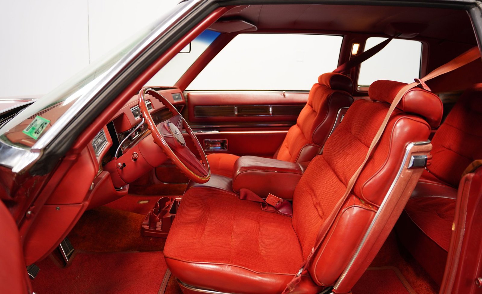 Cadillac 1976 Coupe DeVille - Imagem 14