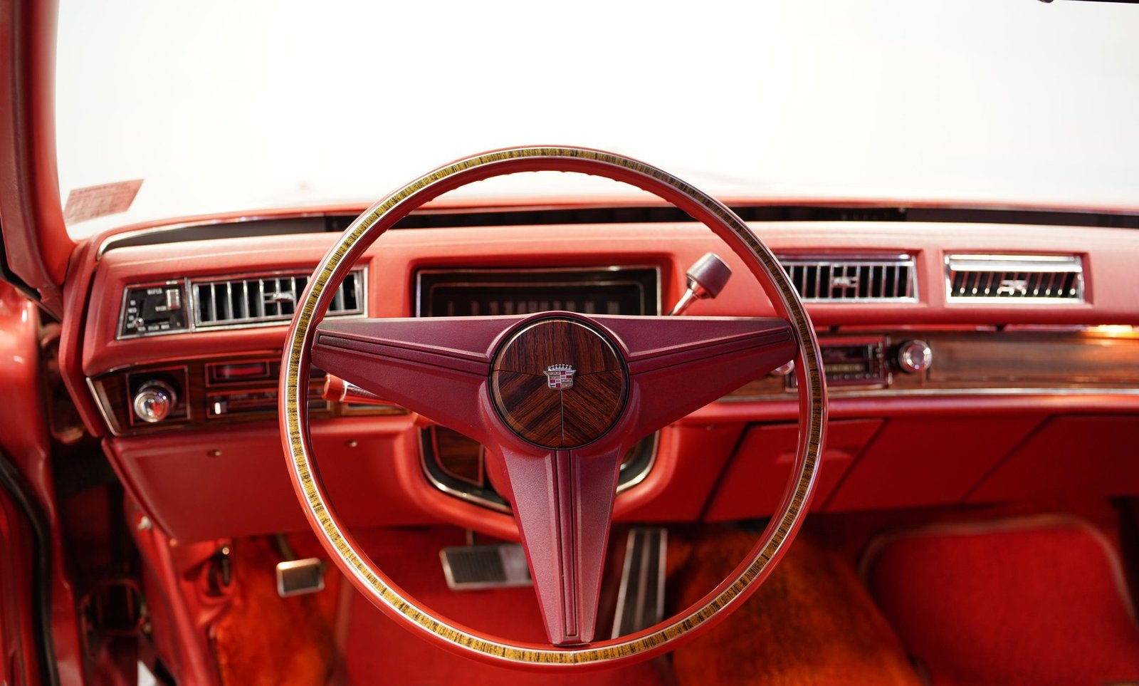 Cadillac 1976 Coupe DeVille - Imagem 13
