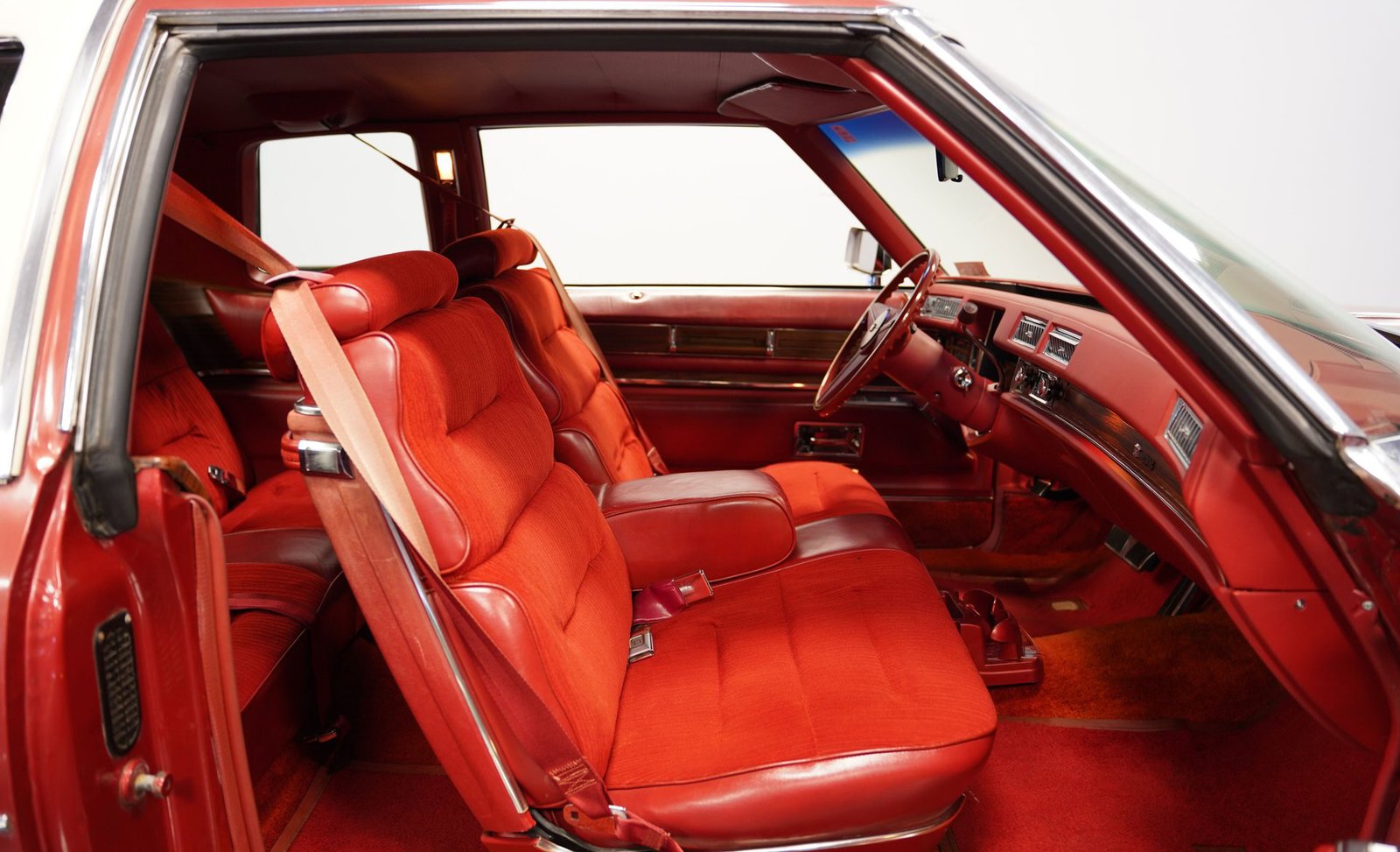 Cadillac 1976 Coupe DeVille - Imagem 7