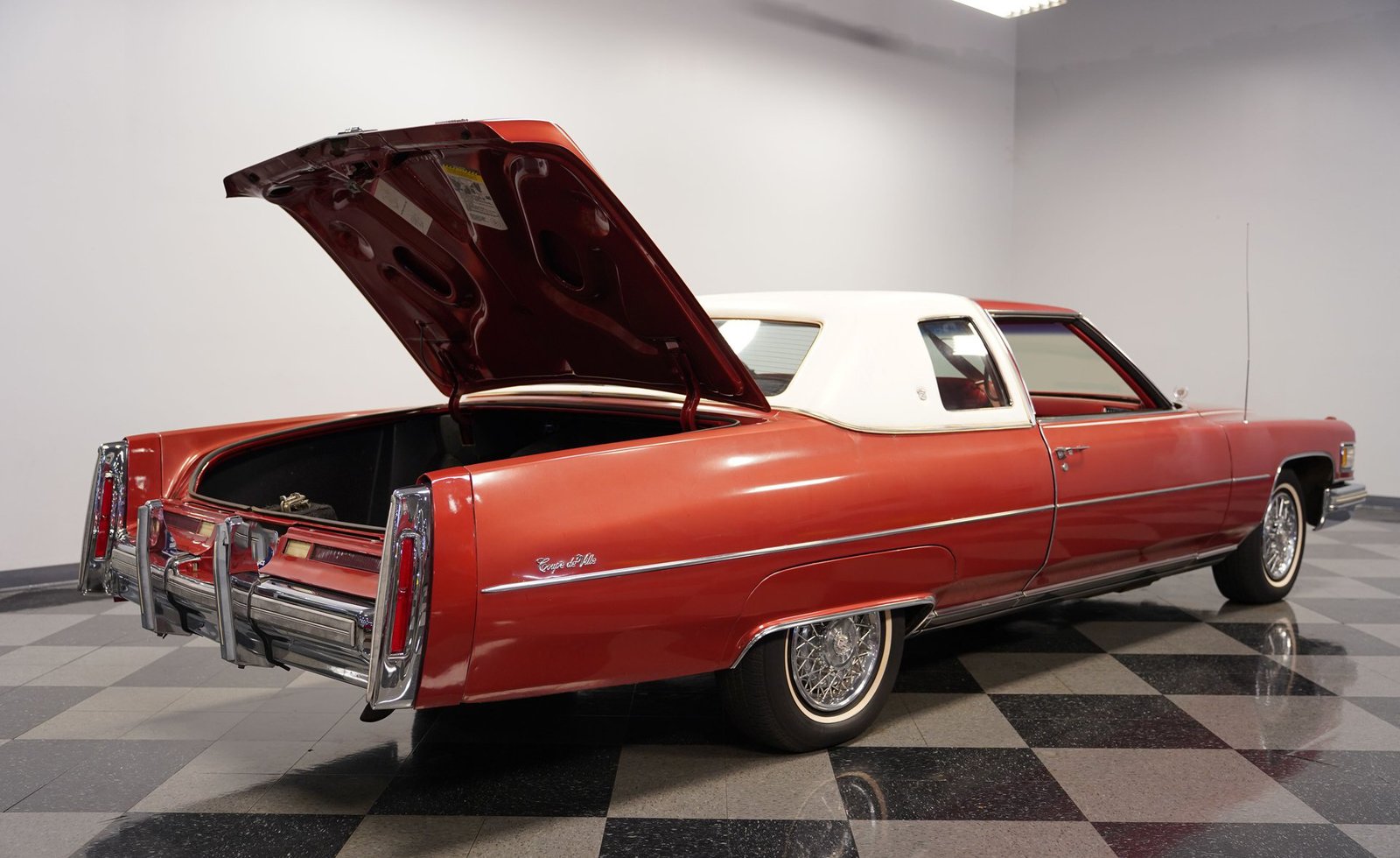 Cadillac 1976 Coupe DeVille - Imagem 3
