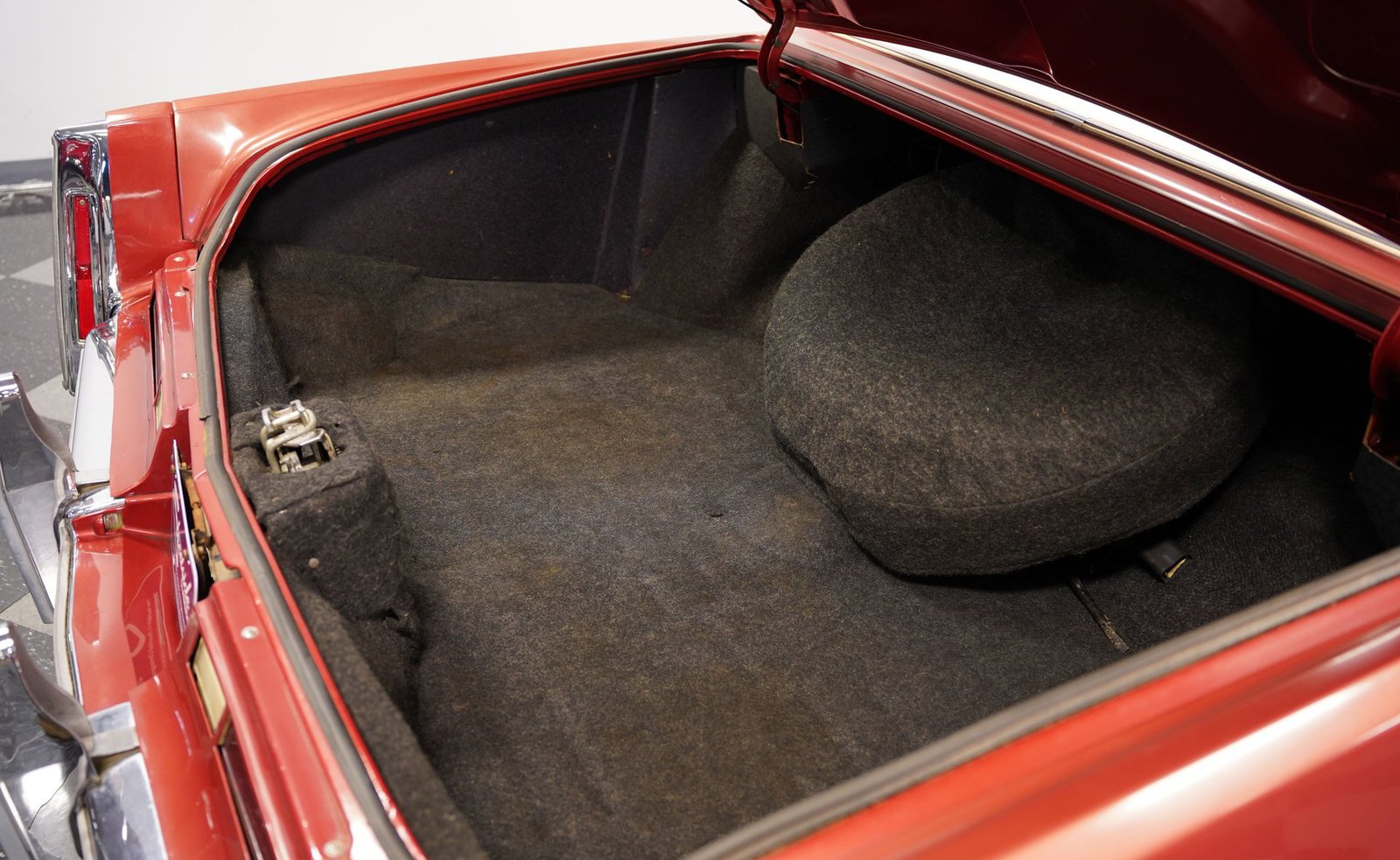 Cadillac 1976 Coupe DeVille - Imagem 2