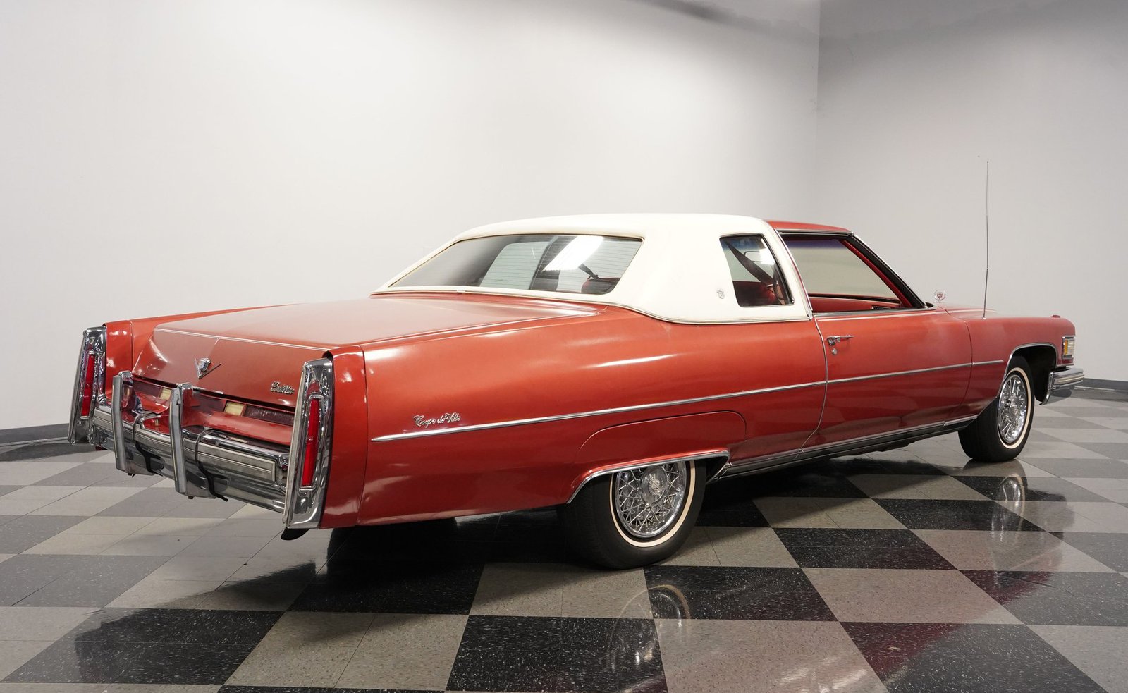 Cadillac 1976 Coupe DeVille - Imagem 28