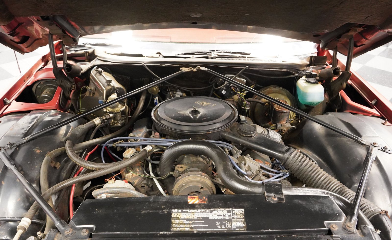Cadillac 1976 Coupe DeVille - Imagem 33
