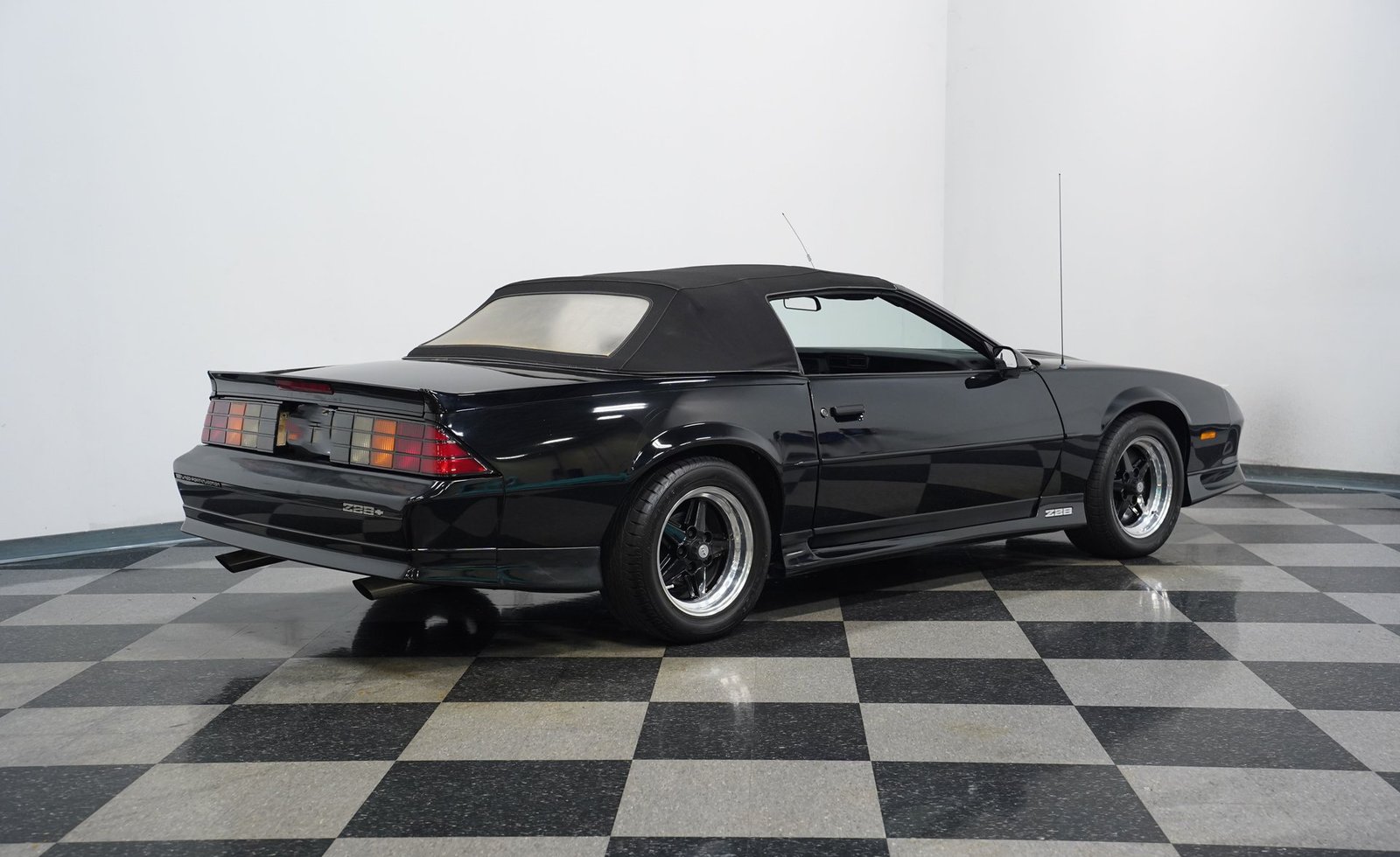 Chevrolet 1991 Camaro Z28 Conversível - Imagem 33