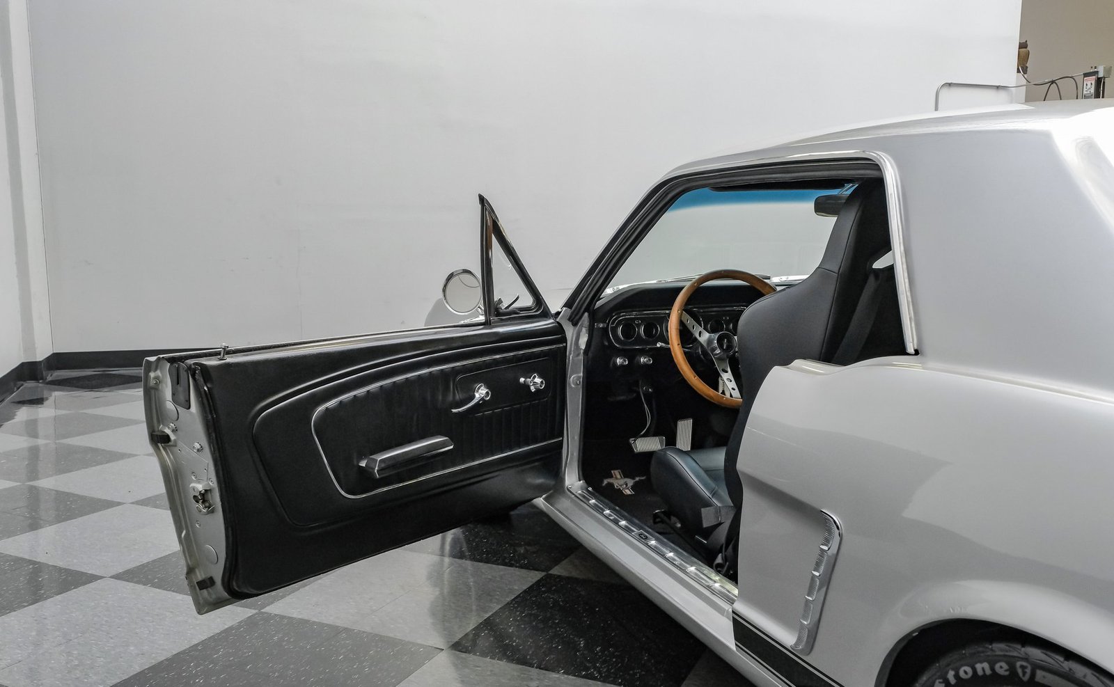 Ford 1965 Mustang - Imagem 17