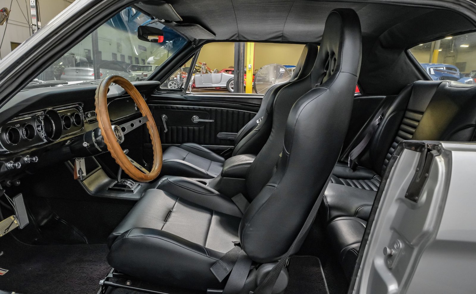 Ford 1965 Mustang - Imagem 16