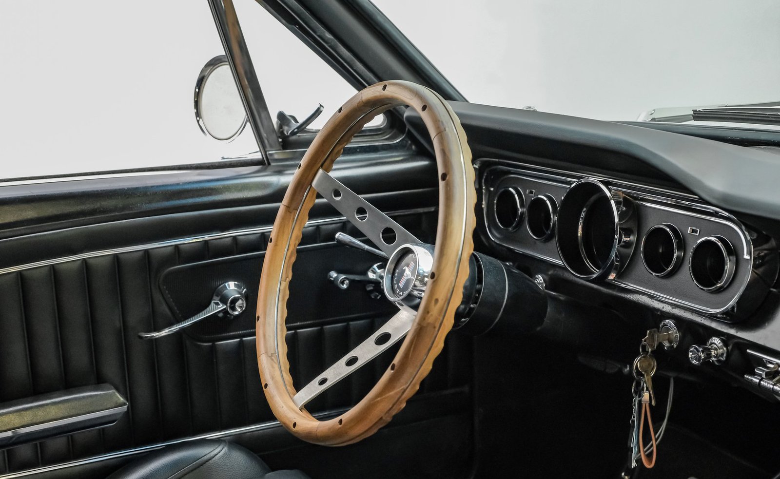 Ford 1965 Mustang - Imagem 4