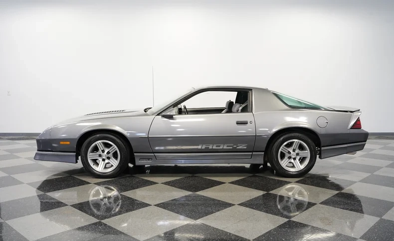Chevrolet 1988 Camaro IROC Z28 - Imagem 26