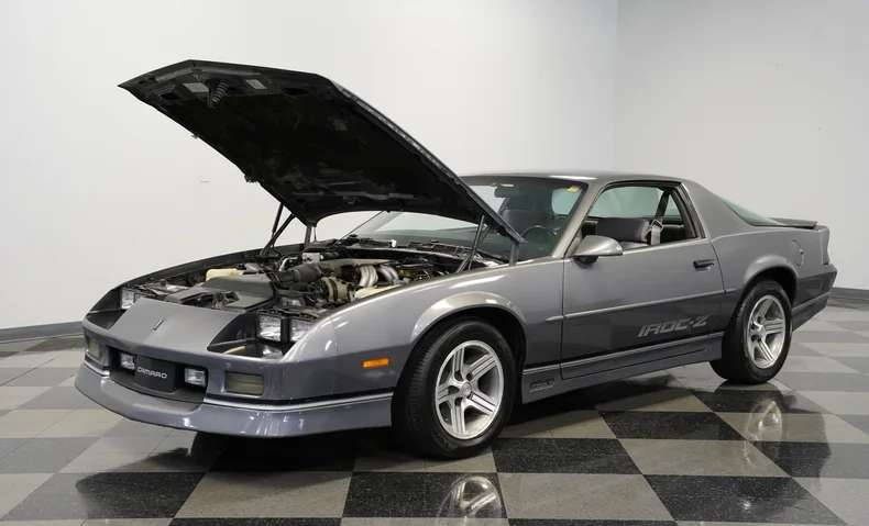 Chevrolet 1988 Camaro IROC Z28 - Imagem 16